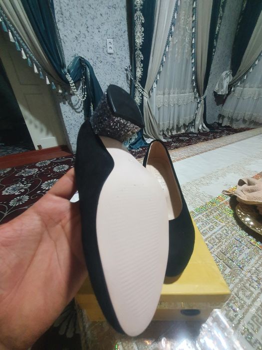 Yangi ayollar oyoq kiyimi narxi 320 000 sòm.Kelishamiz