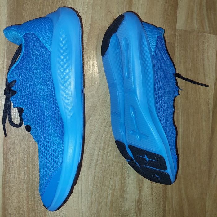 Маратонки Under Armour CHARGED 40 номер
