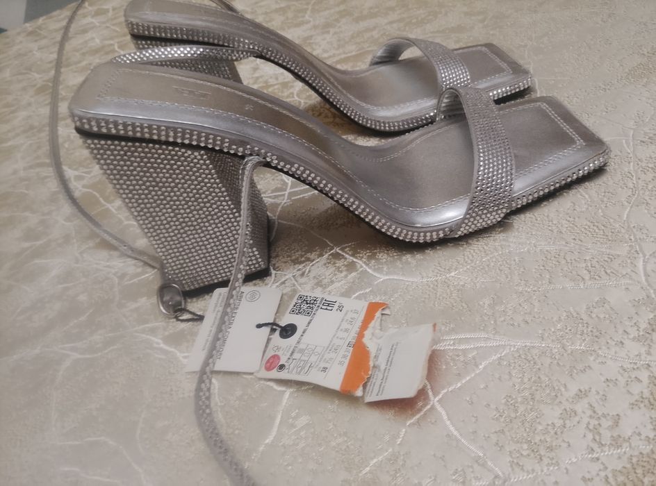 Продам босоножки от бренда "ZARA"
