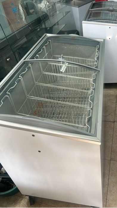 Морозильник для магазина