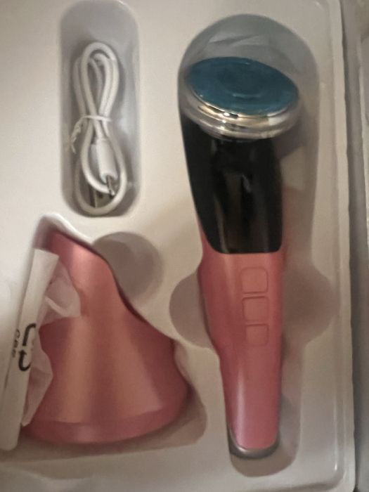 Aparat pt tratament facial si intinerirea pielii