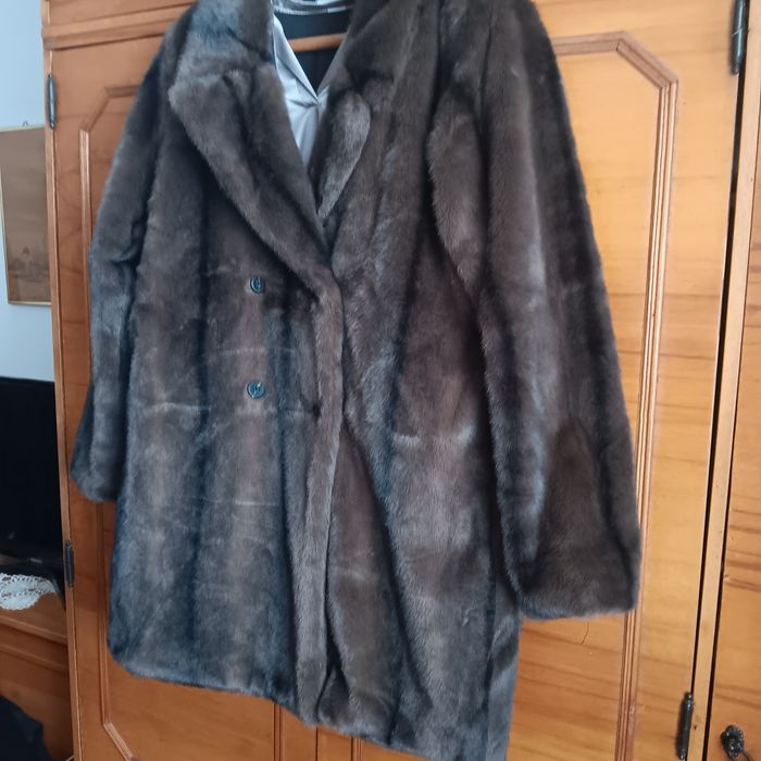 Haina blana sintetica NOUA fara eticheta