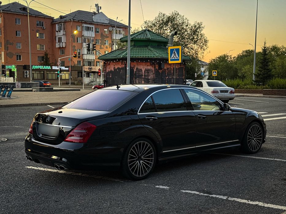Mercedes S-class W221