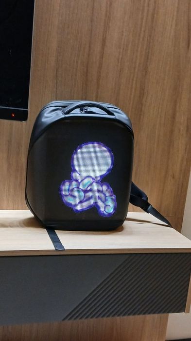 Рюкзак с LED экраном в хорошем состоянии