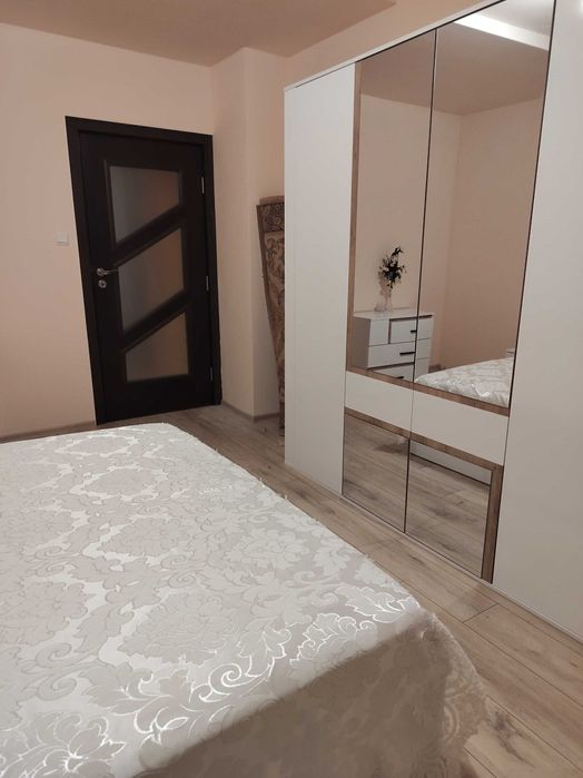 Тристаен апартамент с безплатни парко места за нощувки и краткосрочно