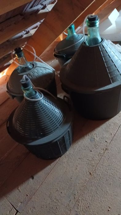 Damigene de 50 litri și 25 litri
