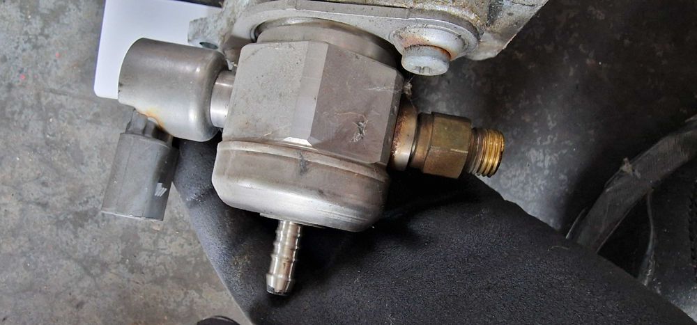 Pompa Inalta Audi A4 B8 1.8TFSI CABA CDH cod 06H127025K