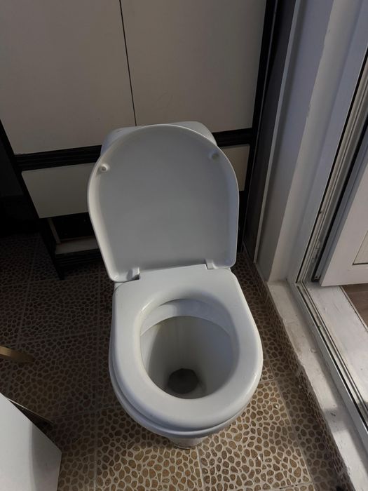 Ванная и унитаз продаются