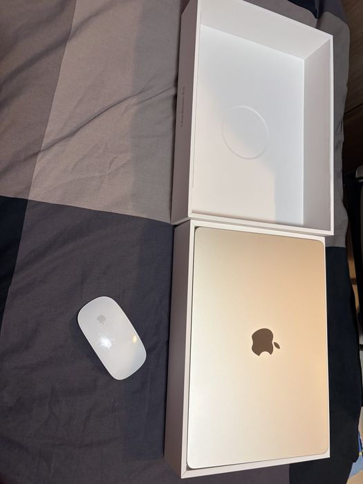 MacBook Air M4 (2025г.)Цвят-Starlight.ПОДАРЪК MAGICMOYSE