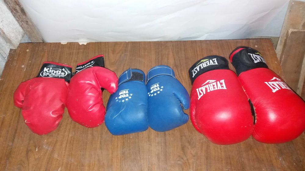 Продам 2 боксёрских шлема и перчатки