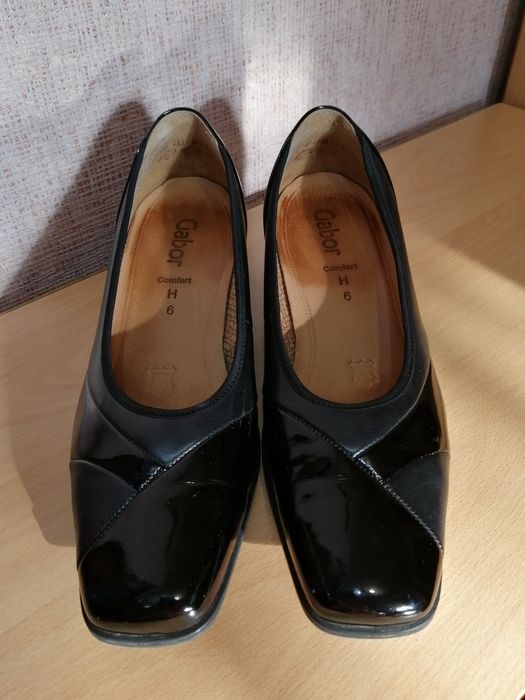 Продам женскую обувь