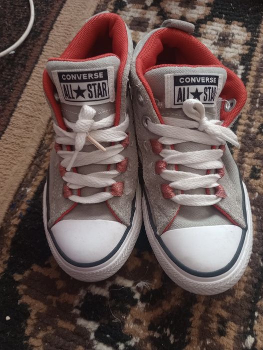 Converse all star.