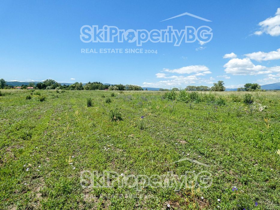 Голям парцел в Белчински Бани!