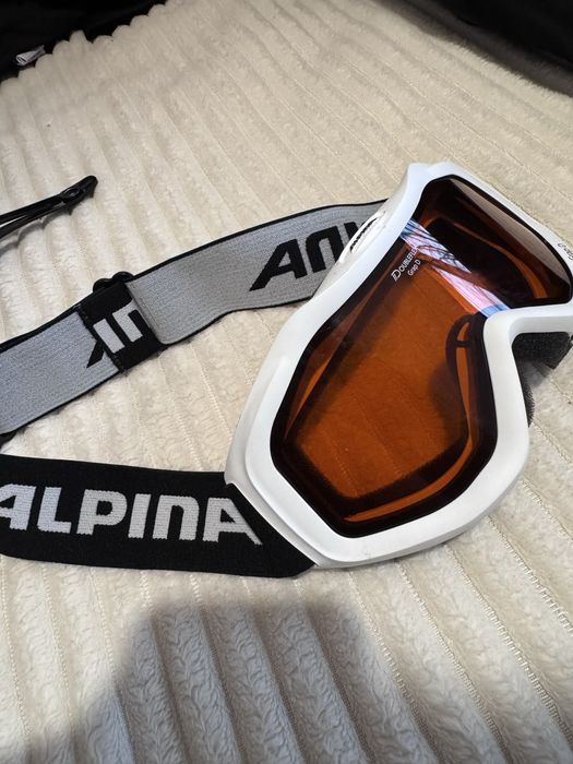 2 каски за ски и очила