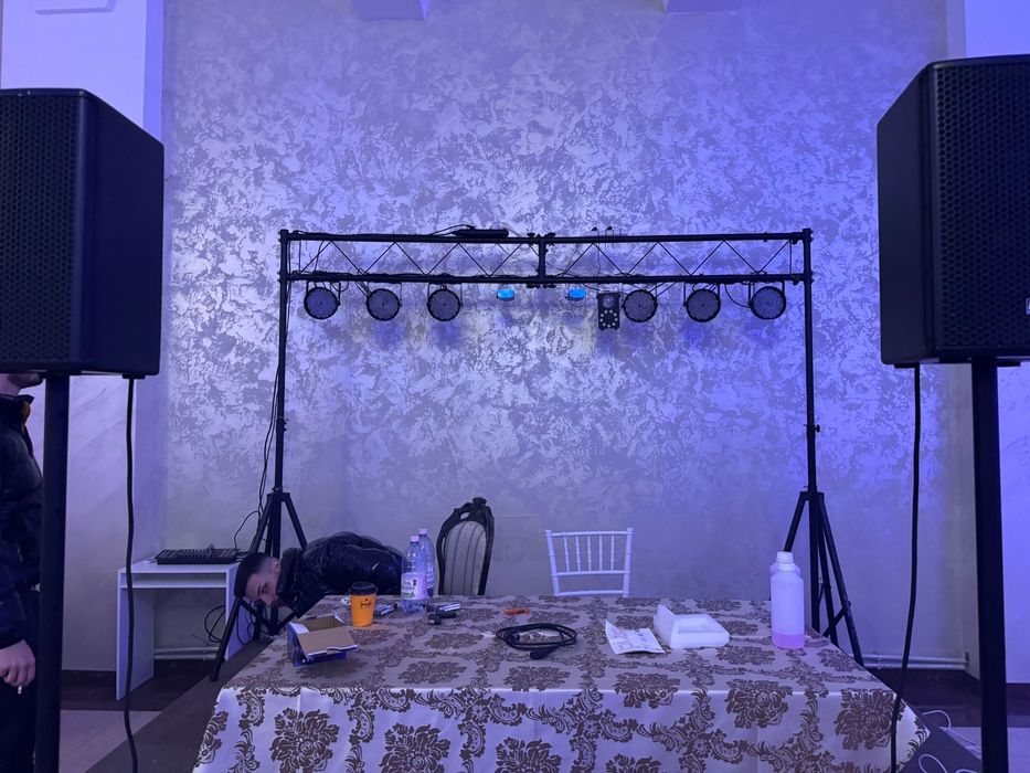 Vand schela de lumini cu 6 par led si dmx 512