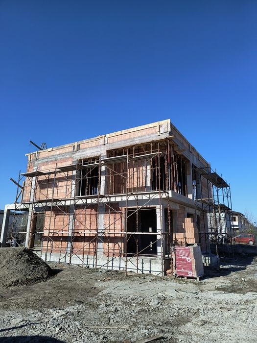 Constructii case la Roșu și finisate