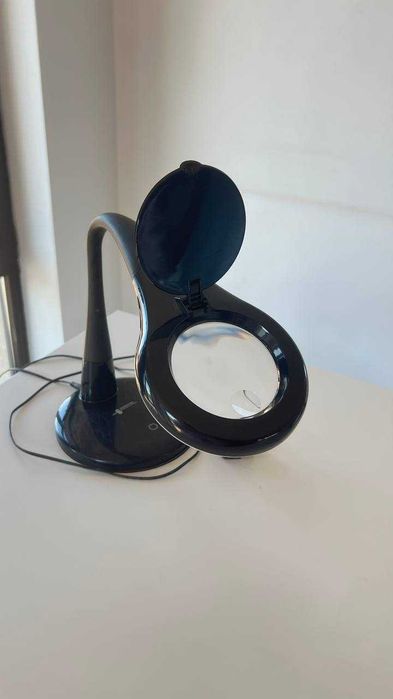 Lampă LED cu lupă Clear Sun – reglabilă, ideală pentru precizie