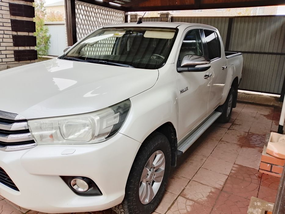 TOYOTA Hilux пикап