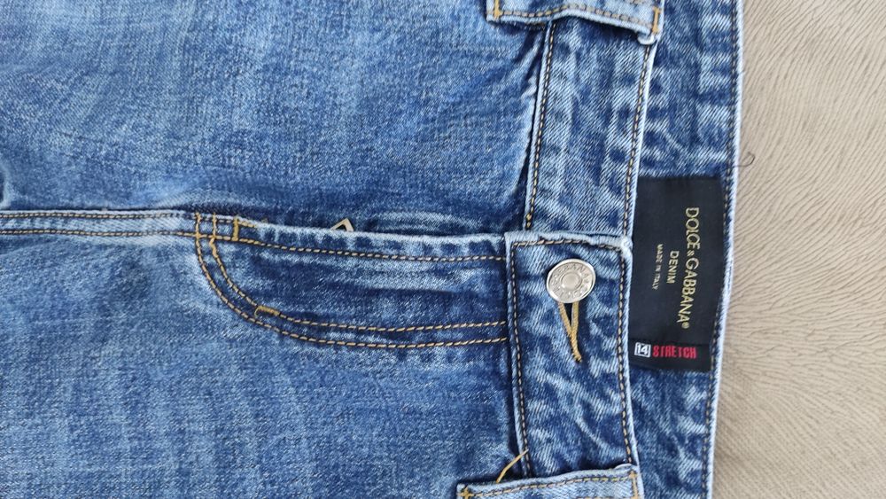 Продаются джинсы DOLCE  GABBANA. маde in ITАlY .Возможен торг.