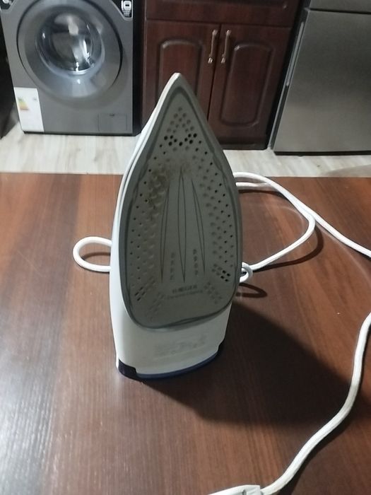 Продается утюг в отличном состоянее