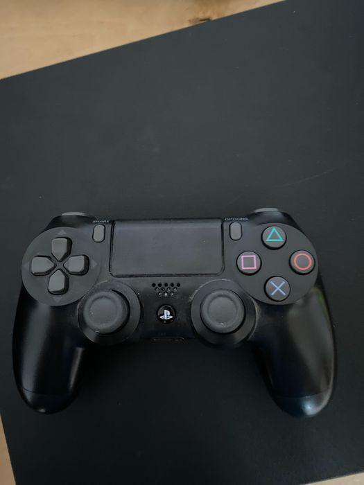 PS4 продам,с 2 джойстиком