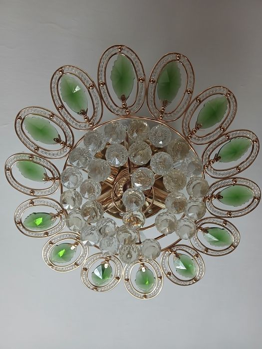 Продам. Красивая Люстра