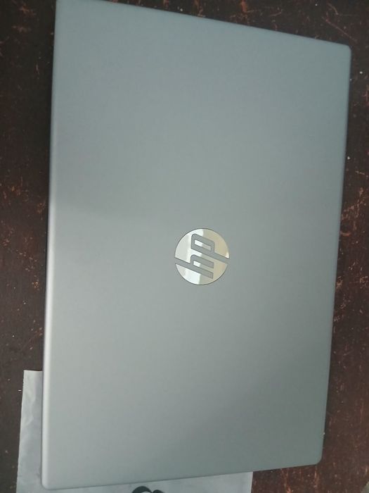 Noutbuk yangi holati ko'p ishlatilmagan