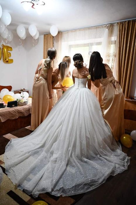Vând rochie de mireasă