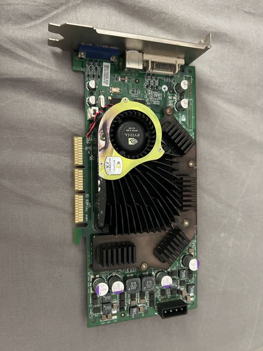 AGP Nvidia Gforce Fx 5900 defecta
