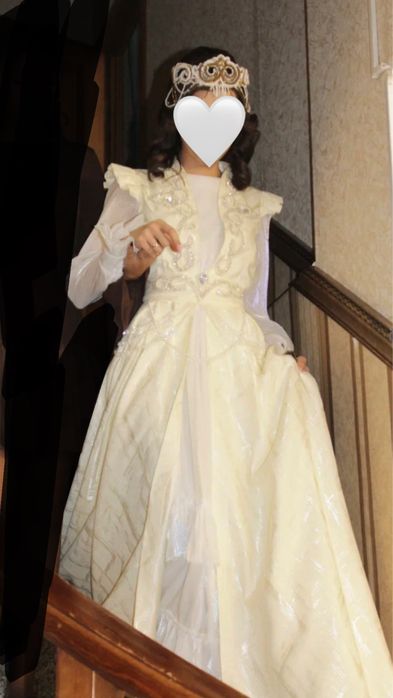 Срочно продаю платье и комзол