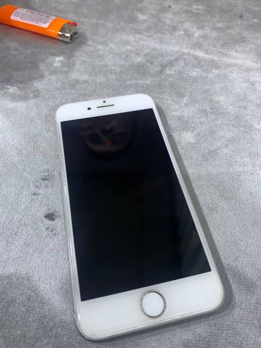 Iphone 8. Сотилади