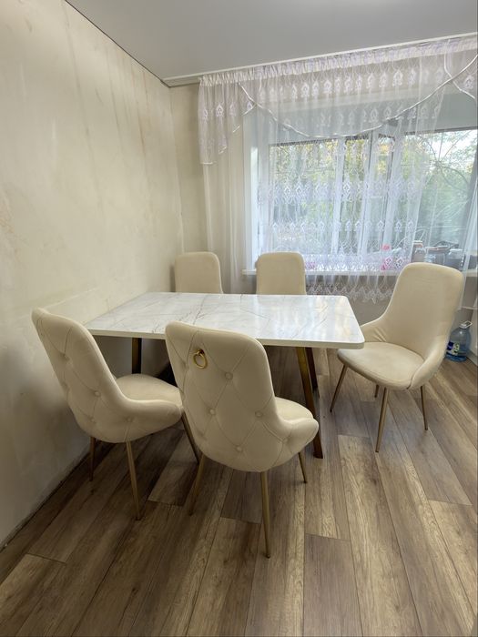 Продам стол и 6 стульев