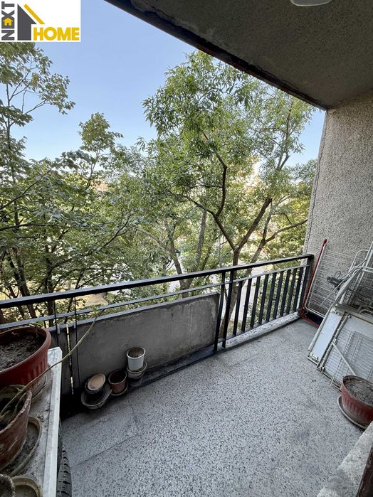 Просторен тристаен апартамент в монолитна жилищна сграда