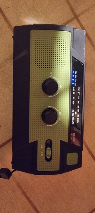 Radio camping cu dinam