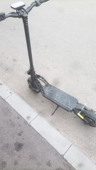 Vând trotineta electrica