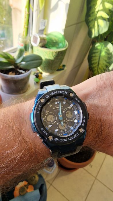 Vând G-shock GST-w300
