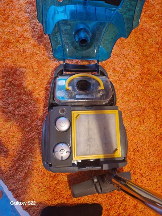 Прахосмукачка Hoover без торба