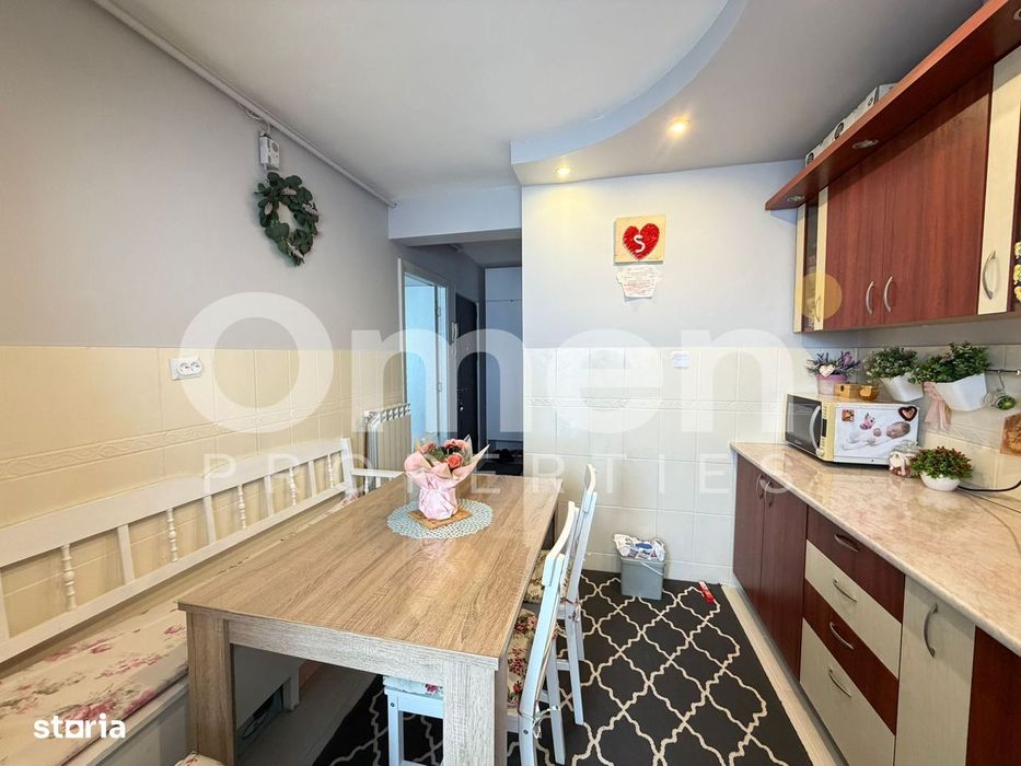 Apartament cu 3 camere decomandat, etaj intermediar,  zona Lidl Hotvon