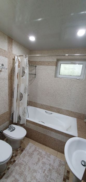 Срочно Аренда 2 переделанная в 3 комнаты 1 этаж
