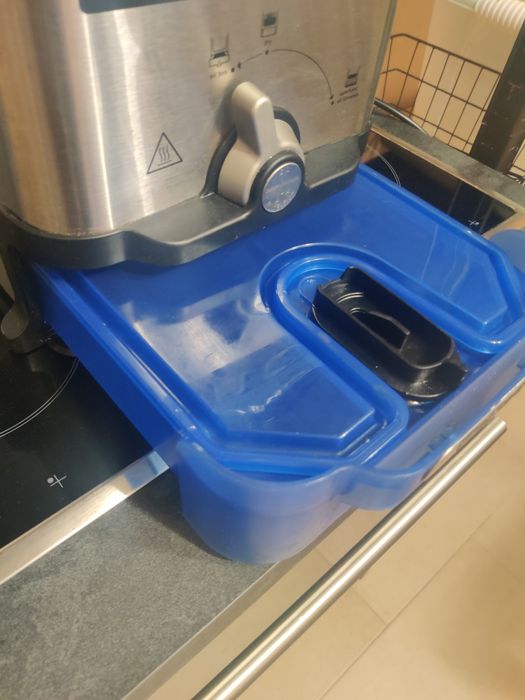 Фритюрник Tefal с филтър и контейнер.