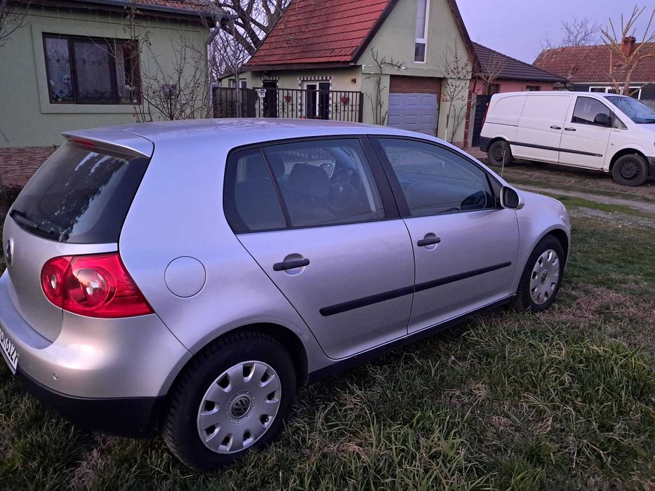 Volkswagen Golf 5 1.4 benzină – 126.000 km  –