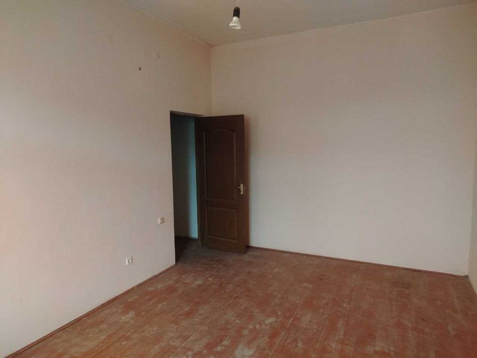 Коттедж сотилади. 6 сотихдан иборат. Шода кафесининг 2-орқа кучаси.