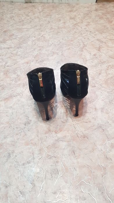 Продам женские туфли