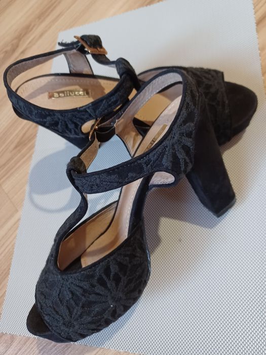 Дамски сандали на ток велур