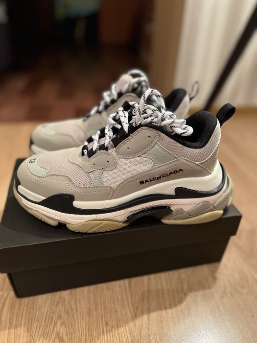 Кроссовки женские