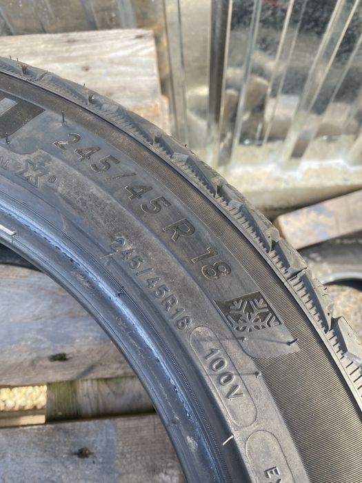 245/45/18 Мишелин Зимни