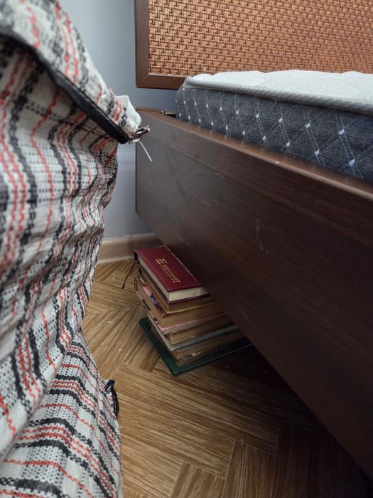 Отдам кровать и камод