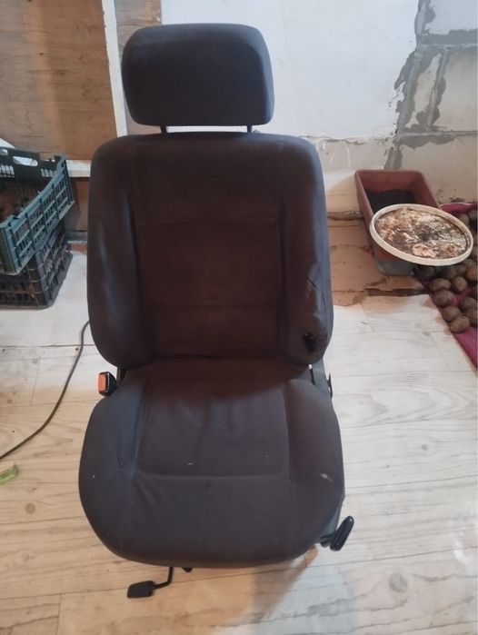 Продам левое (водительское) сиденье для Audi 80 B4