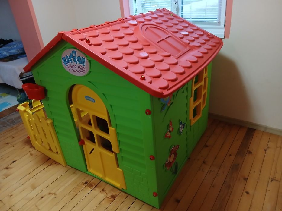 Продавам детска къща
