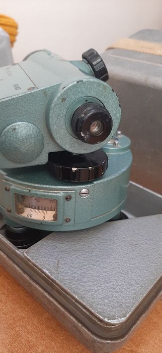 Продам нивелир  советский 1984 года.